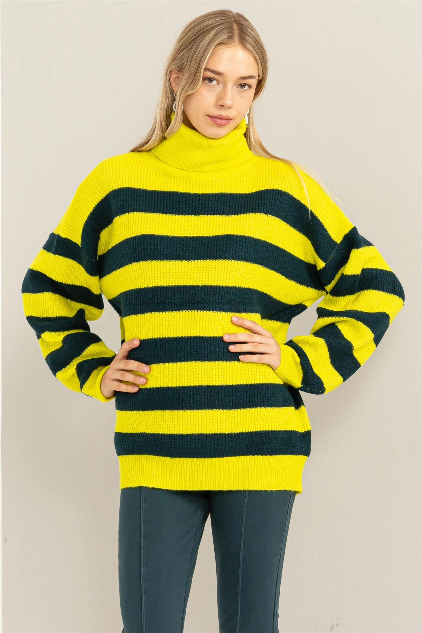 DZ23F079-Flawless Striped Turtleneck Sweater