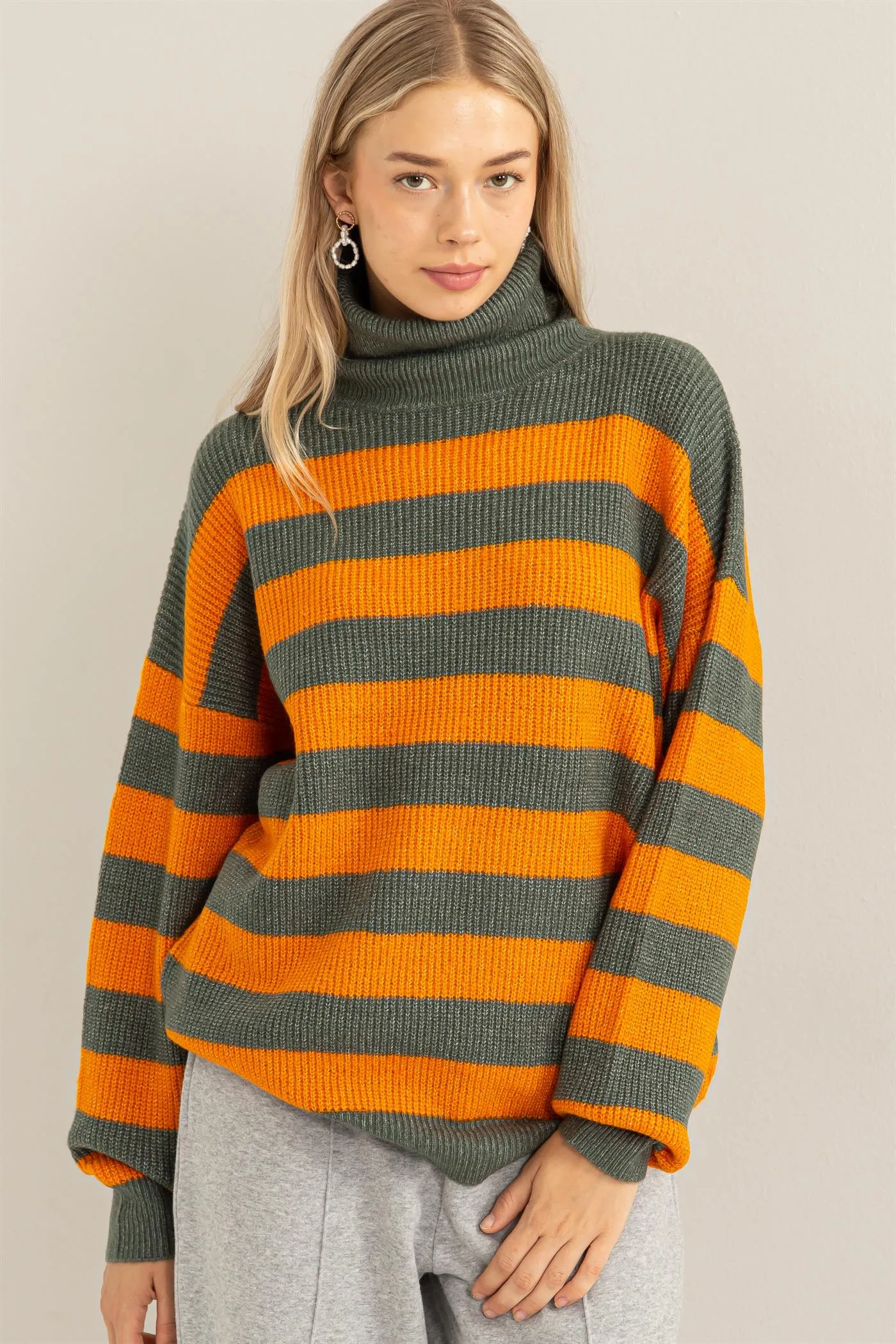 DZ23F079-Flawless Striped Turtleneck Sweater