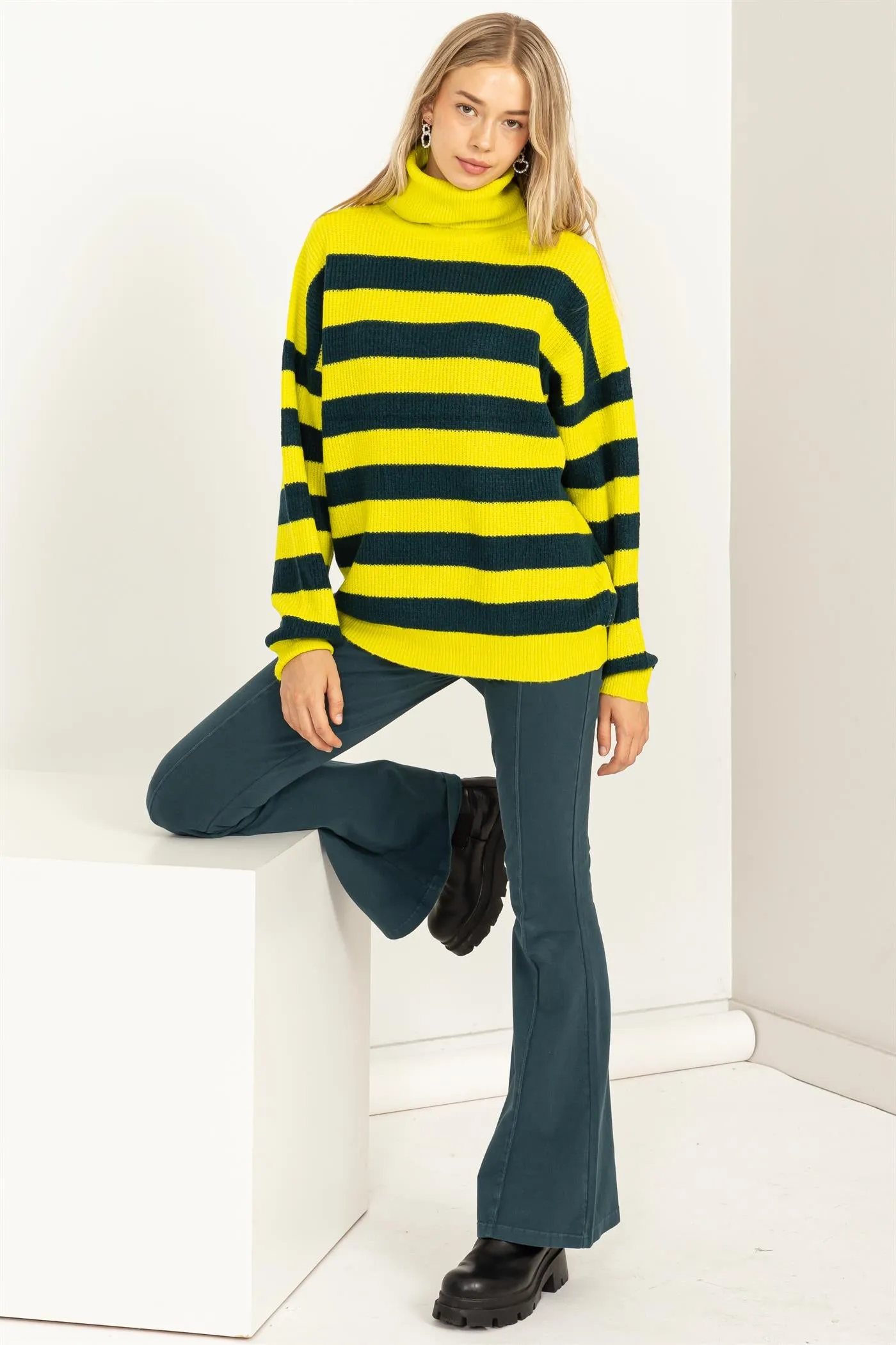 DZ23F079-Flawless Striped Turtleneck Sweater