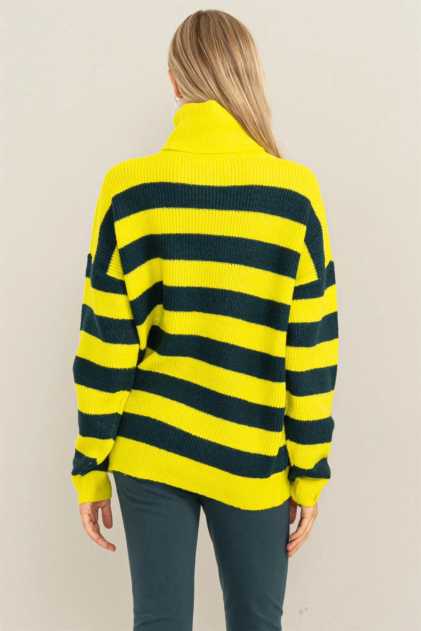DZ23F079-Flawless Striped Turtleneck Sweater