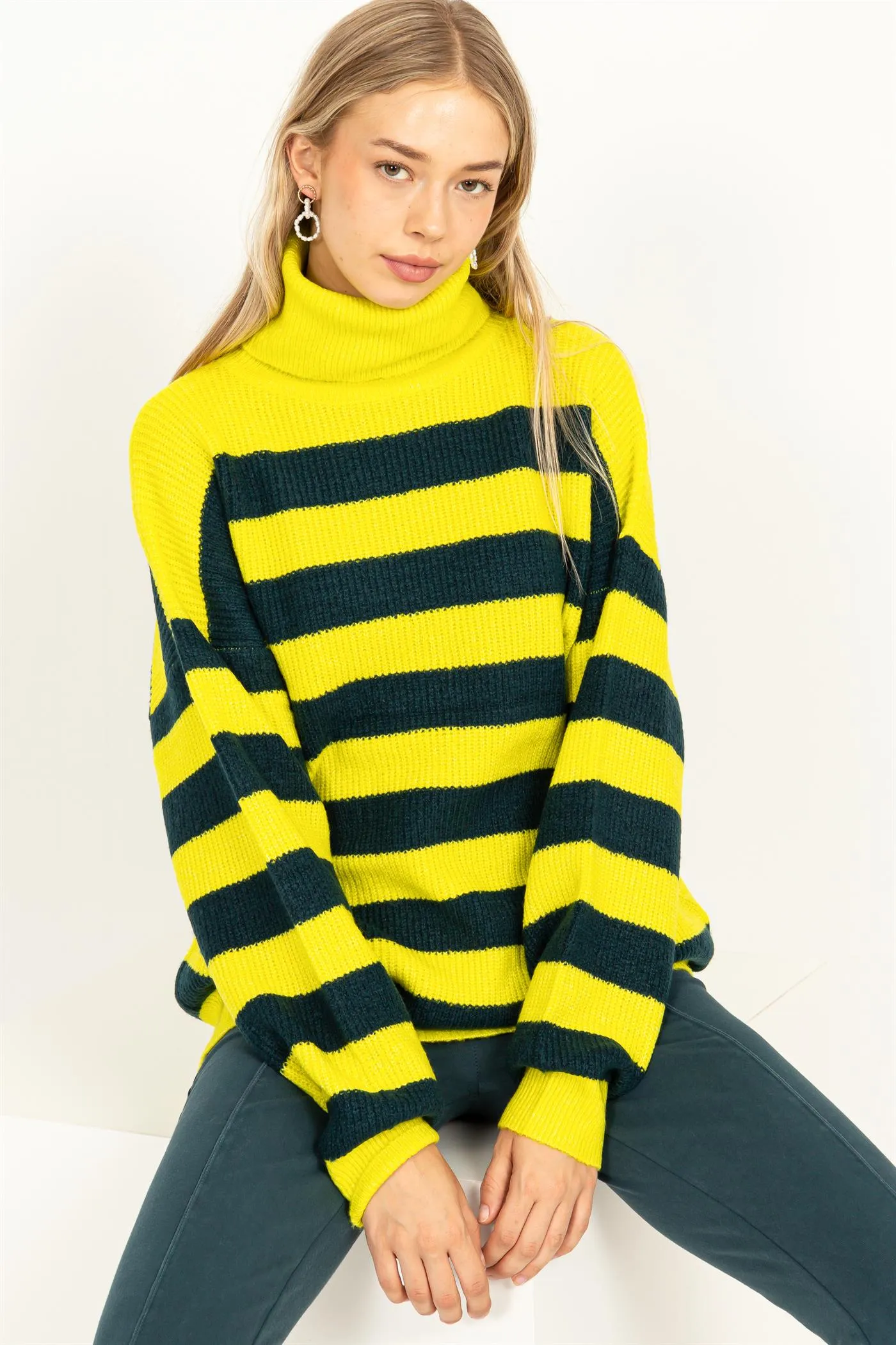 DZ23F079-Flawless Striped Turtleneck Sweater