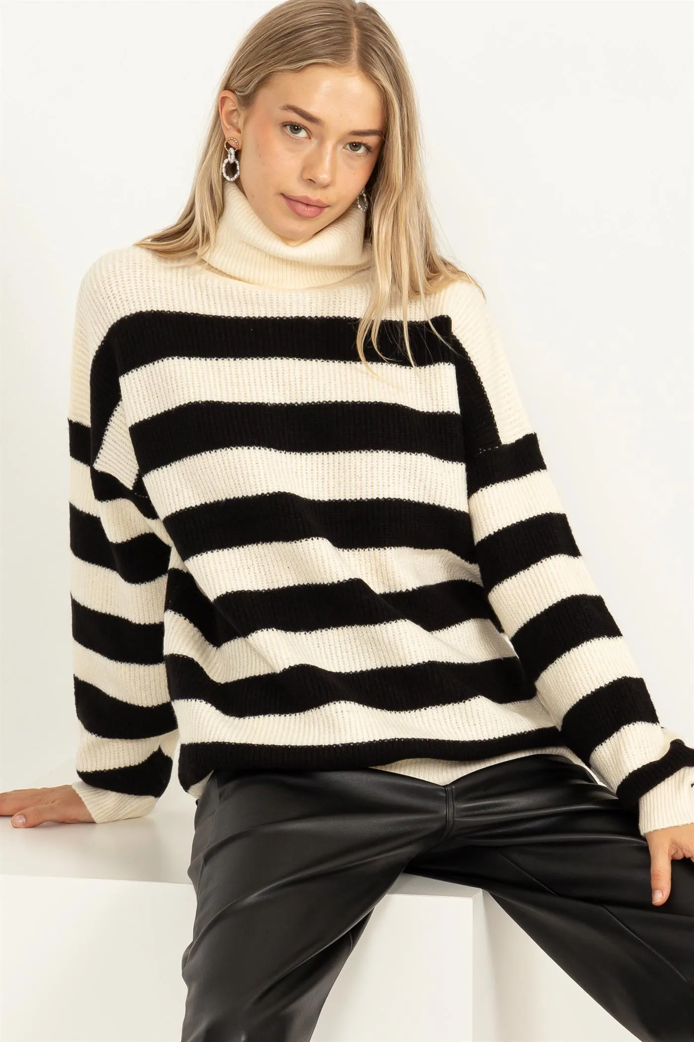 DZ23F079-Flawless Striped Turtleneck Sweater