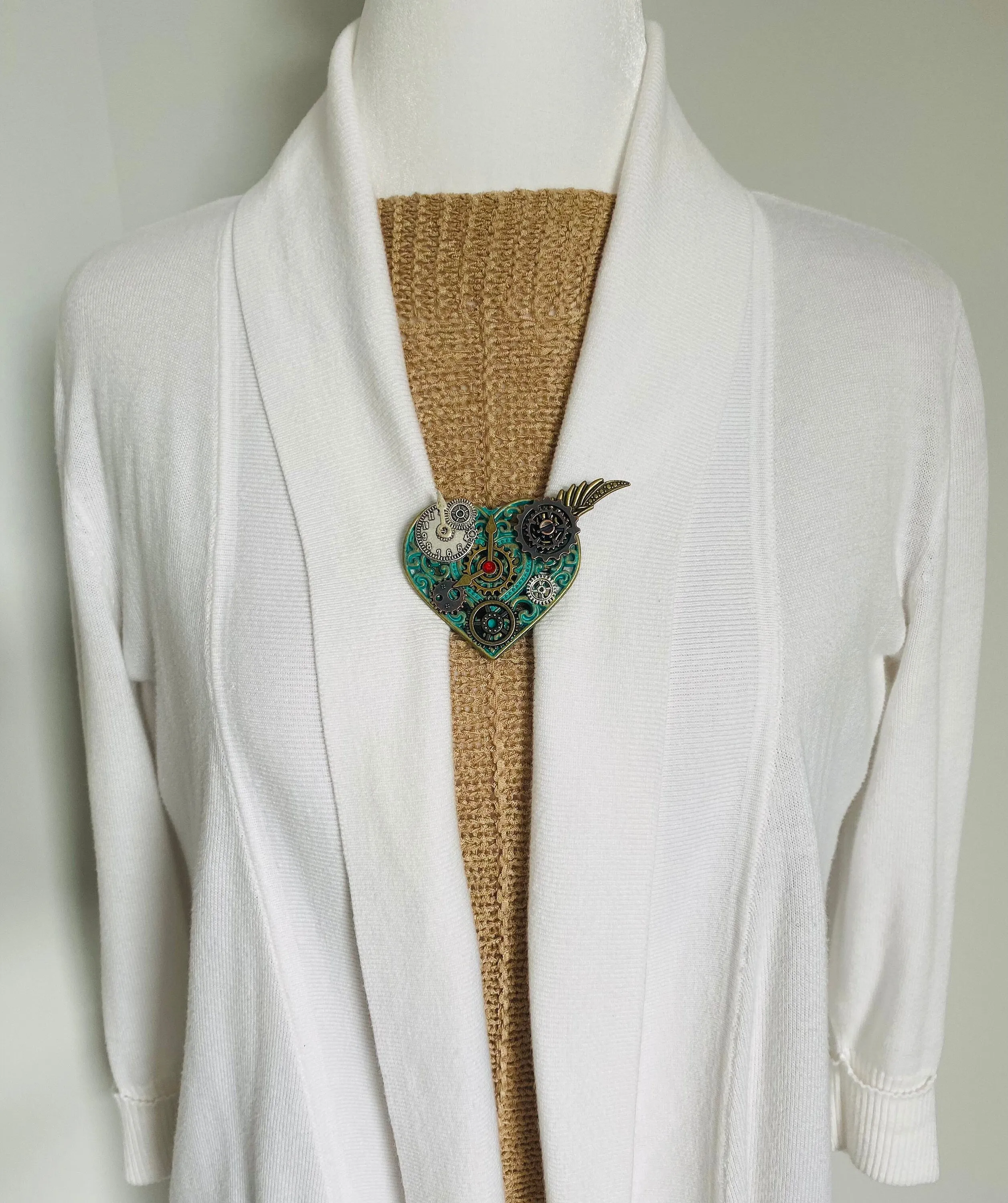 Sweater Clips Steampunk Clock Sweater Clip Scarf Watch Shawl Clasp Cardigan Clasp Heart Brooch Cosplay Cloak Fasteners Gifts for Her
