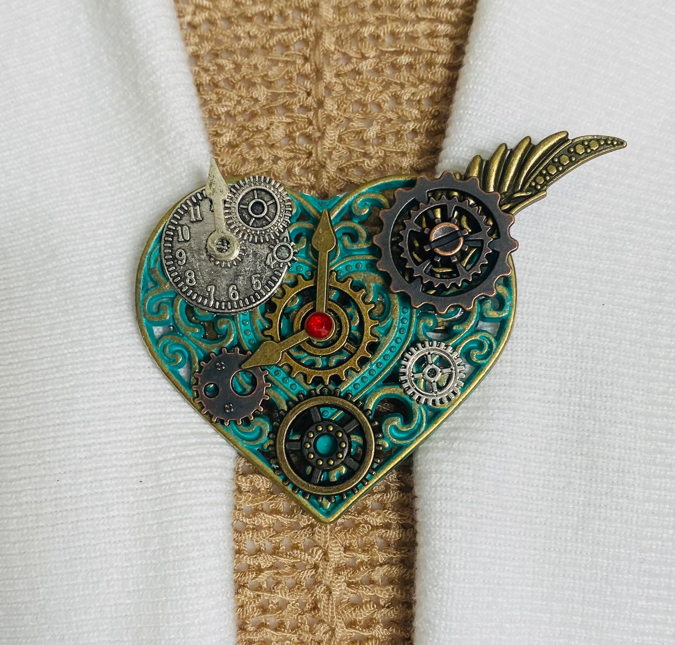 Sweater Clips Steampunk Clock Sweater Clip Scarf Watch Shawl Clasp Cardigan Clasp Heart Brooch Cosplay Cloak Fasteners Gifts for Her